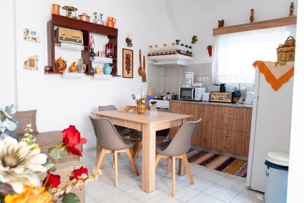 Appartamento Zografia - Charming House Near The Coast Marmari  Esterno foto